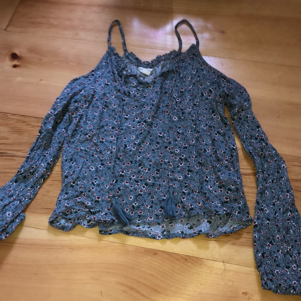 Aeropostale cold shoulder shirt size XS